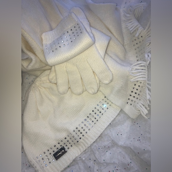 Super Cute Calvin Klein WinterSet (Knitted Gloves,Hat,Scarf) White w/Rhinestones - Picture 3 of 5